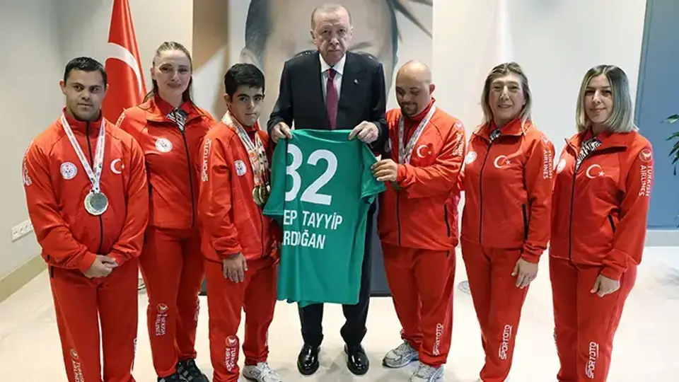 Başkan Erdoğan, Türkiye Özel Sporcular Spor Federasyonu temsilcilerini kabul etti