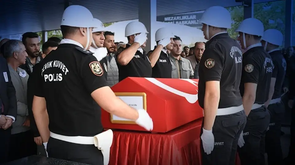 Sinop'ta Alabora Olan Teknede Şehit Düşen Polis, Toprağa Verildi