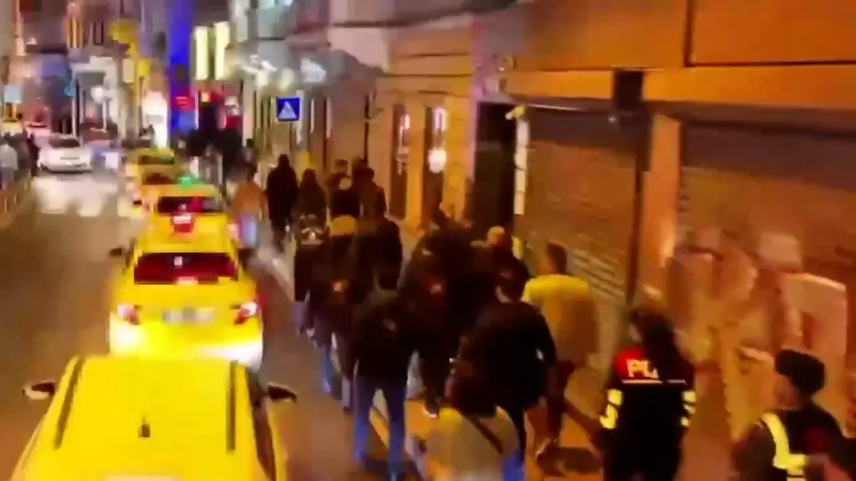 Beyoğlu'nda hanutçu, değnekçi ve dilencilere yönelik operasyon