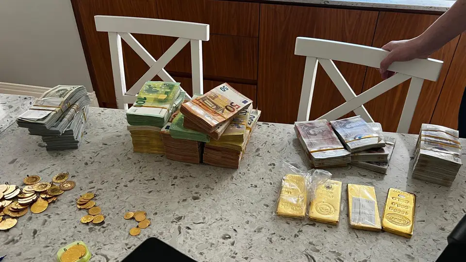 Mersin Büyükşehir Belediyesi soruşturmasında Ali Özbaran'ın evinde altın ve döviz ele geçirildi