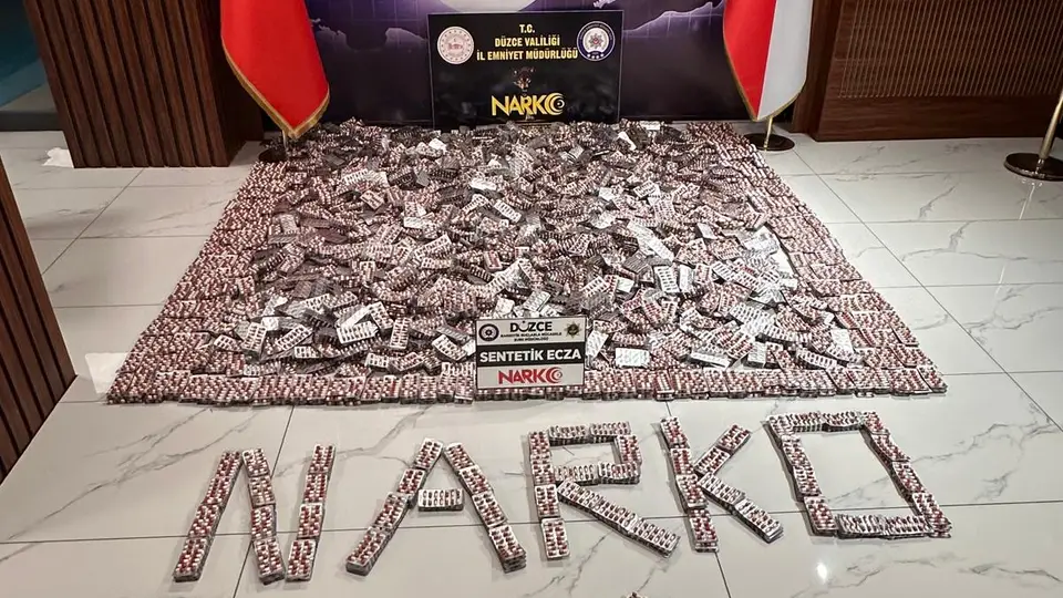 Polis Düzce'de otobüslerde 22 milyon lira uyuşturucu ele geçirdi