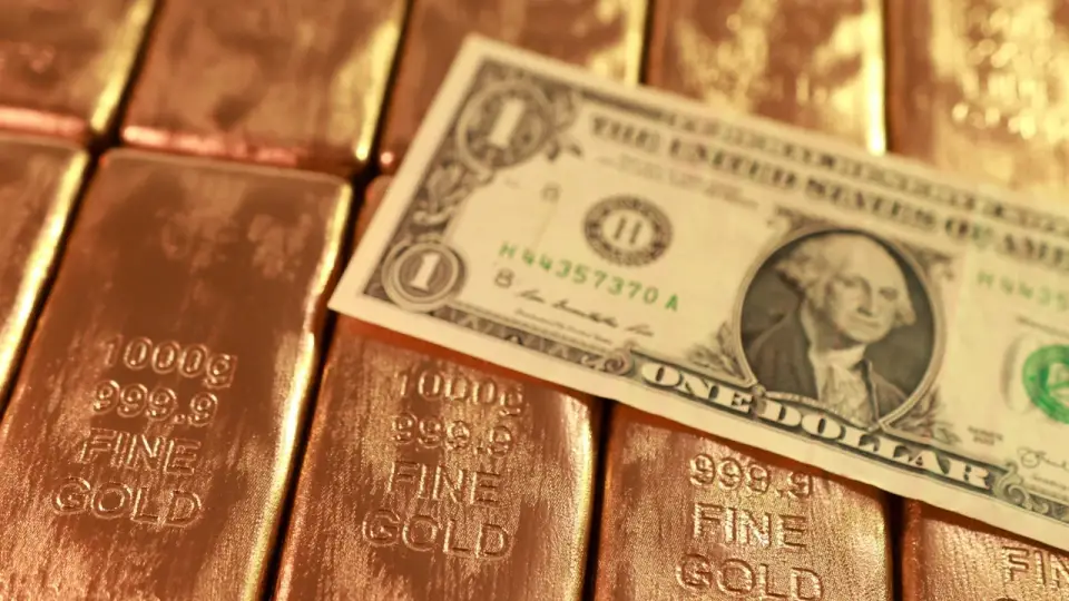 Altın, güçlü dolar ve yükselen tahvil getirileri nedeniyle geriledi