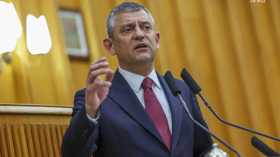 Özgür Özel YENİ Parti Grup Toplantısı'nda konuşuyor