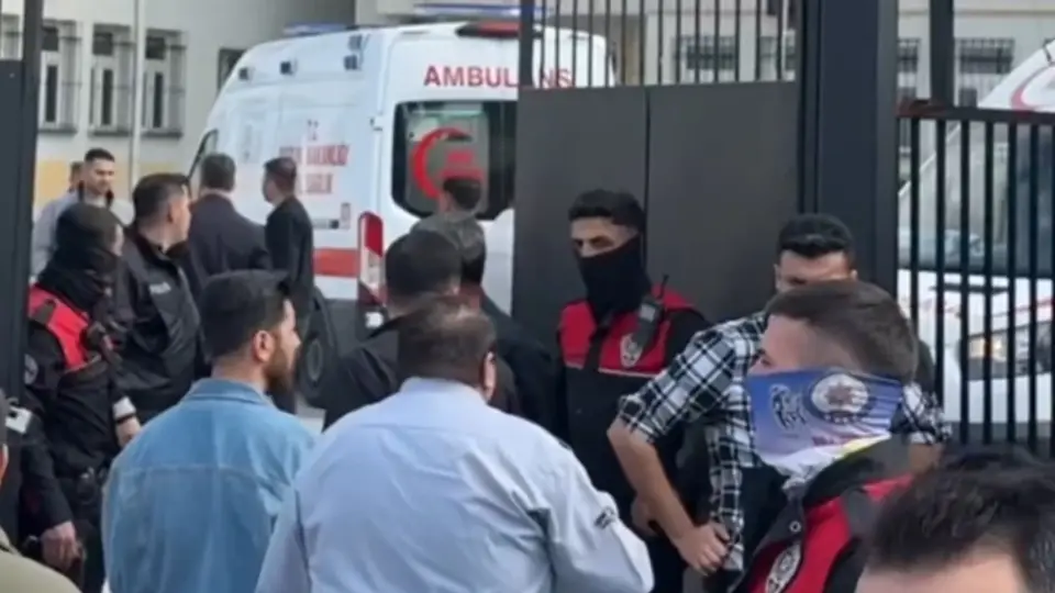 Esenyurt'ta lisede bıçaklı öğrenci kavgası