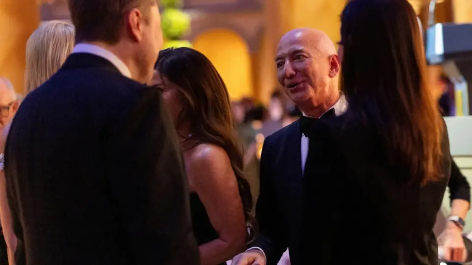 Elon Musk, rakibi Jeff Bezos'a övgü dolu mesaj paylaştı