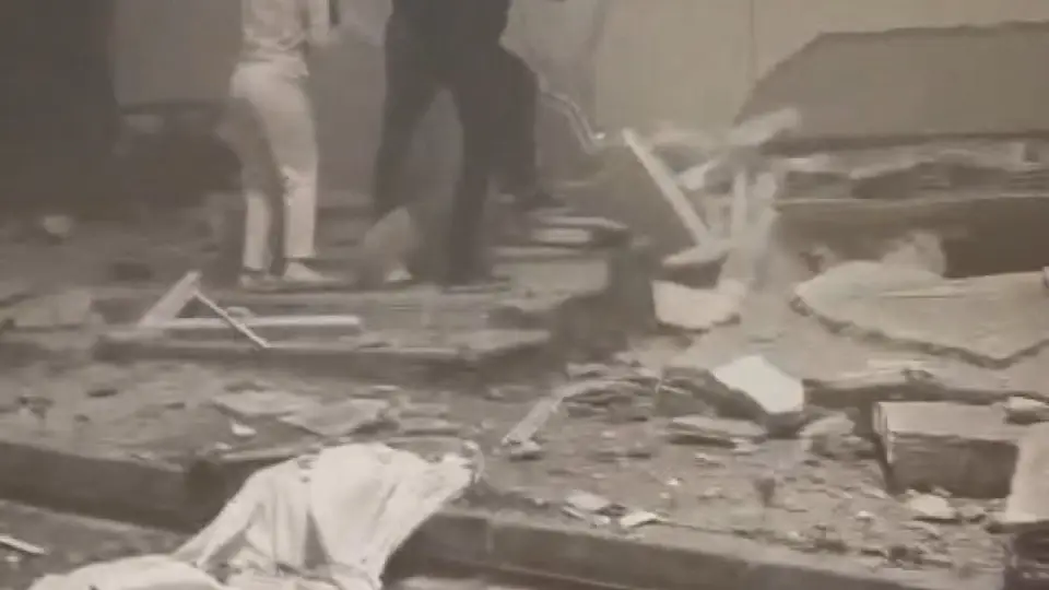 Maltepe'de 6 katlı bina çöktü!