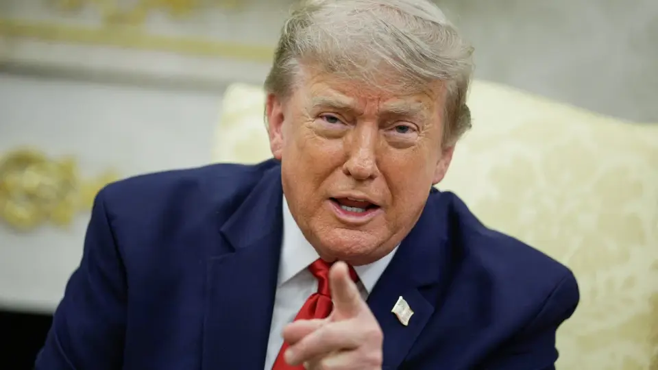 Trump yönetimi, Microsoft ve Adobe'ye yeşil kart ambargosu uyguladı