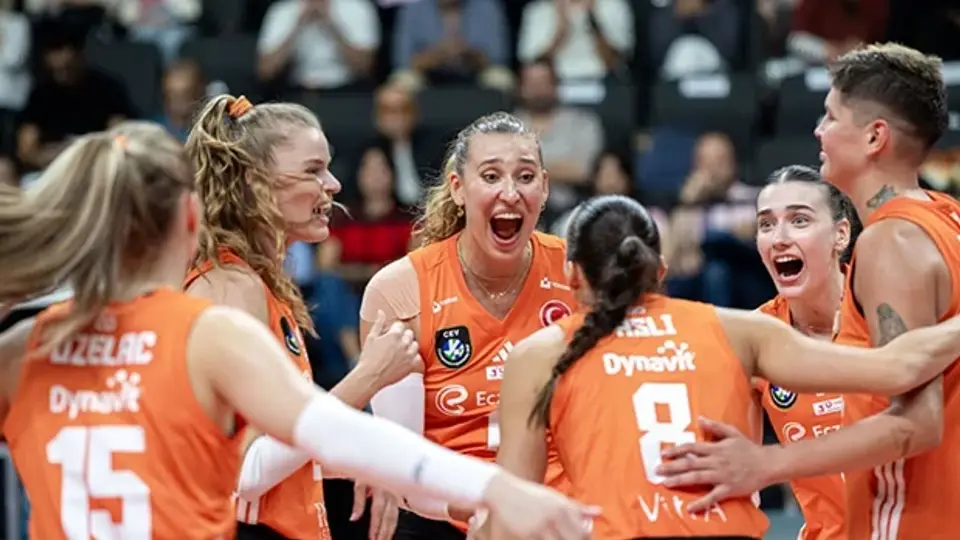 Eczacıbaşı Peron İstanbul, Aras Kargo'yu 3-0 mağlup etti