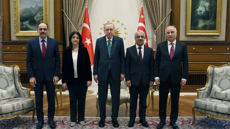 DEM Parti, AK Parti'ye geçiş iddialarını yalanledi