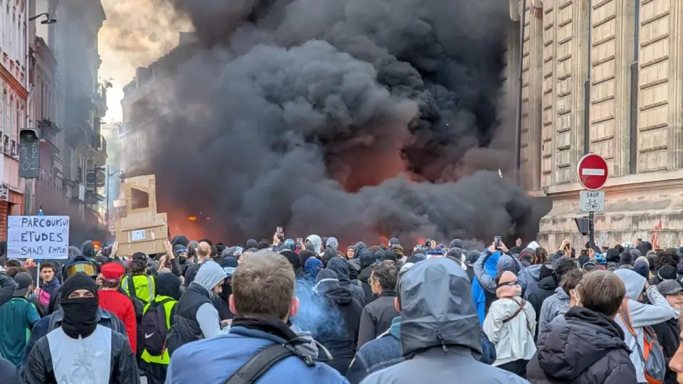 Fransa'da protestolar yayılıyor, 160'tan fazla gözaltı