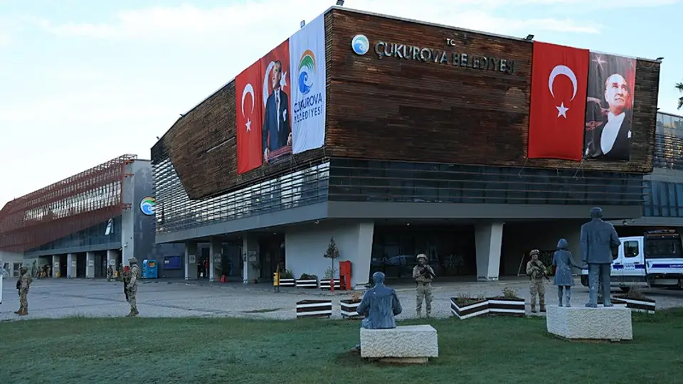 Çukurova Belediyesi'ne operasyon