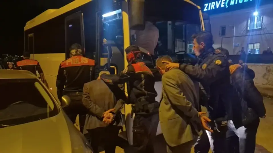 Ankara'da uyuşturucu ve fuhuş operasyonu: Şüpheliler arasında özel okul öğretmeni de yer alıyor