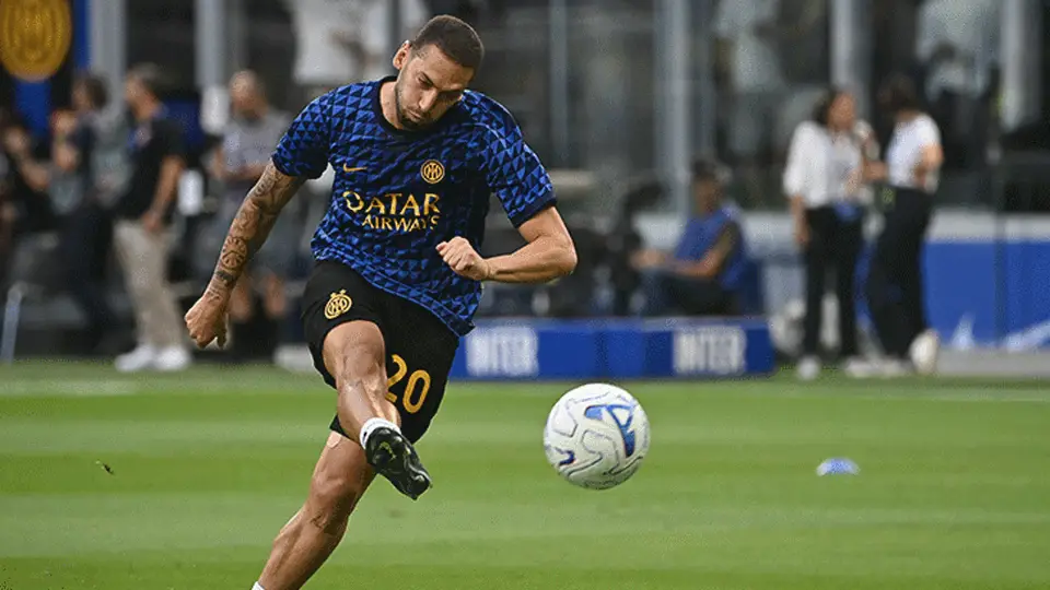 Inter'de Hakan Çalhanoğlu'nun geleceği belirsizliğini sürdürüyor