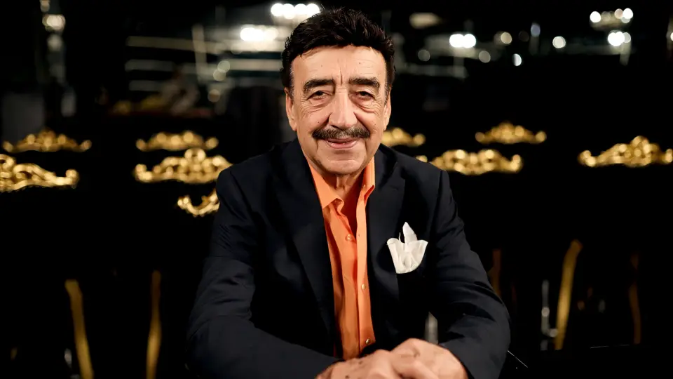 Hakkı Bulut sahnede fenalaştı: Hastaneye kaldırıldı