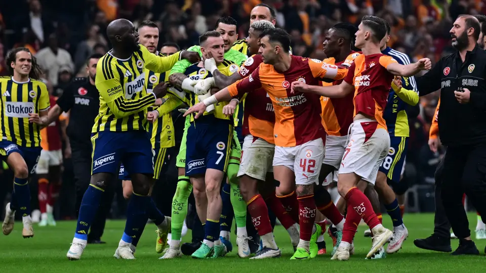 Fenerbahçe derbi sonrası davranışlarla ilgili açıklama yaptı