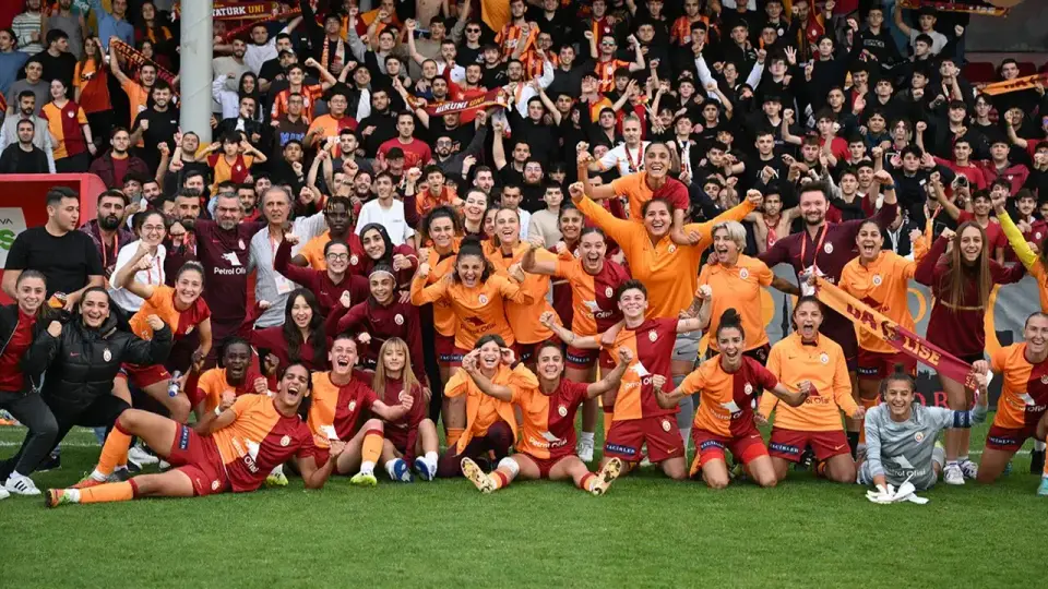 Ünlülerden Galatasaray'ın Galibiyeti Sonrası Kutlama Paylaşımları