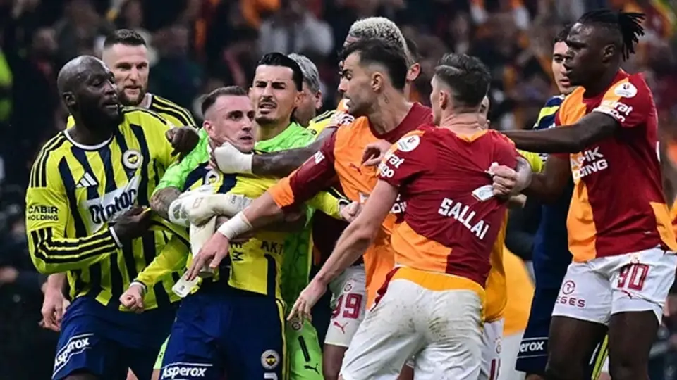 Galatasaray-Fenerbahçe Derbisinde Arbede Yaşandı