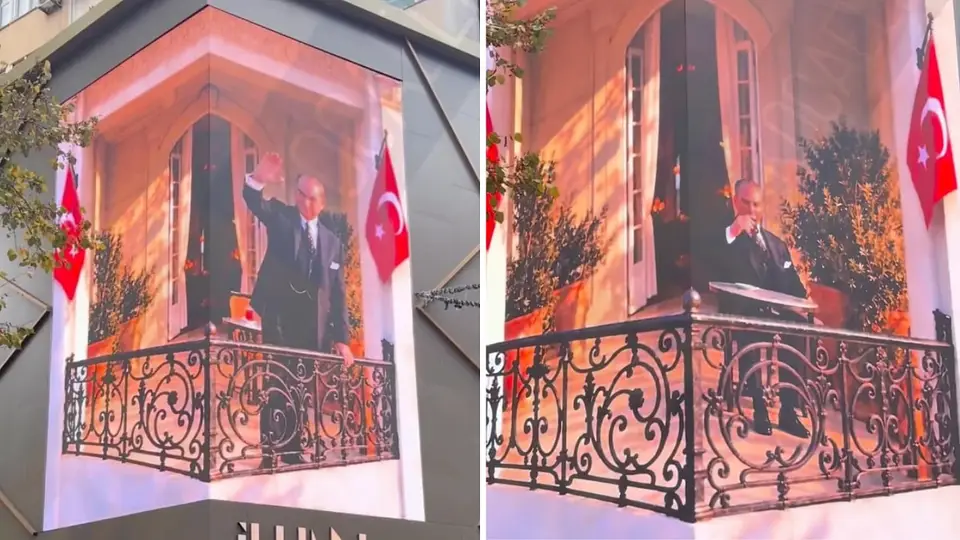 İzmit’te Duygulandıran 3 Boyutlu Gösteri: Atatürk Balkona Çıkıp Halkı Selamladı