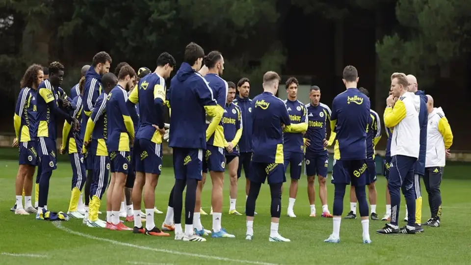 Fenerbahçe, Dirk Kuyt’la ilk idmanını gerçekleştirdi