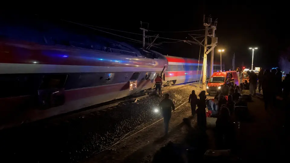 İspanya'da İki Yüksek Hızlı Tren Çarpıştı: 46 Ölü