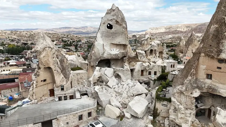 Kapadokya Göreme'de Peribacası Çöktü: Ölü ve Yaralılar Var