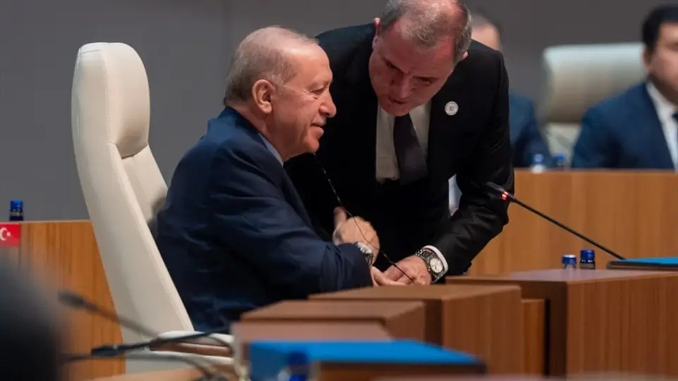 Cumhurbaşkanı Erdoğan'ın Azerbaycan Dışişleri Bakanı ile Samimi Sohbeti Gündem Oldu