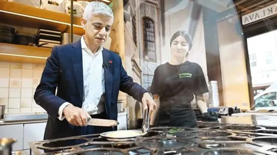 Londra Belediye Başkanı Khan künefeciyi ziyaret etti