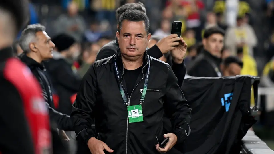 Acun Ilıcalı'dan Mertens'e Sert Sözler: "Dzeko Kafa Yedi, Adam Gibi Ayakta Durdu"