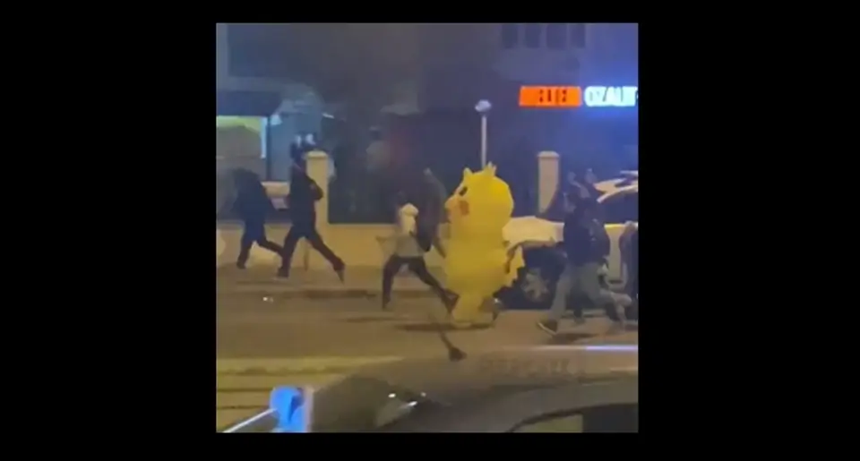 Antalya'da Eylemci 'Pikachu' Polisten Böyle Kaçtı!