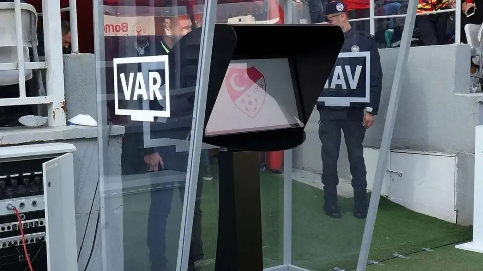 Derbinin VAR Hakemi Pascal Müller Oldu