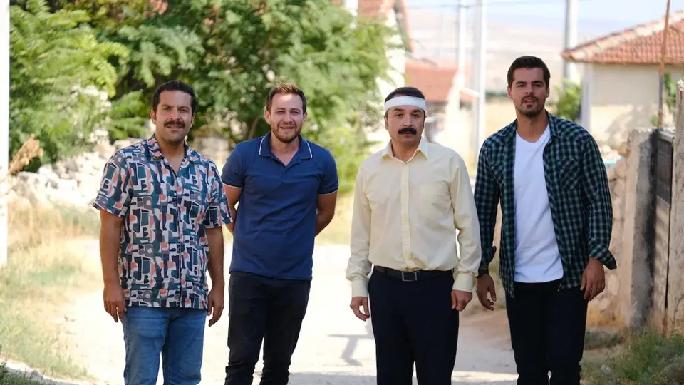 Gönül Dağı Dizisinin Set Aracı Kaza Yaptı! Berk Atan Hastanelik Oldu