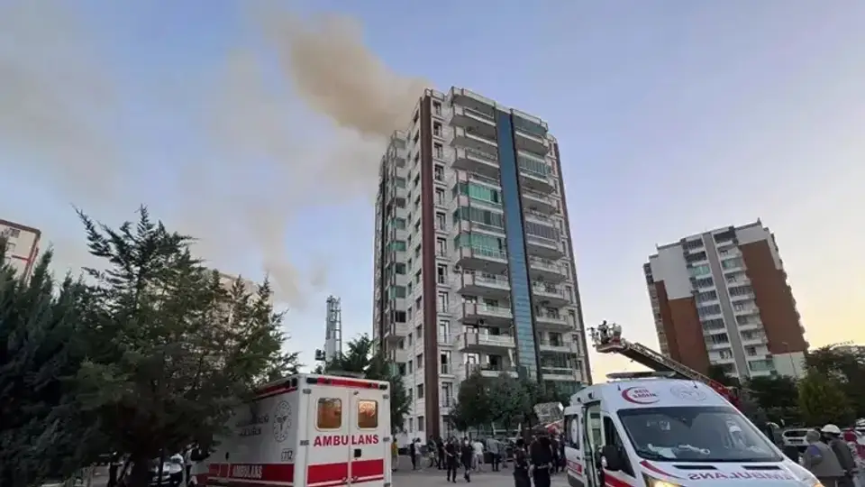 Diyarbakır'da Apartmanda Yangın: 2'si Çocuk 3 Kişi Hayatını Kaybetti