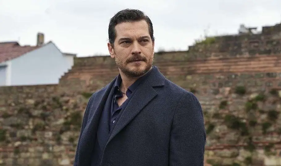 Çağatay Ulusoy'dan 'Uykusuz Adam' Filmi!