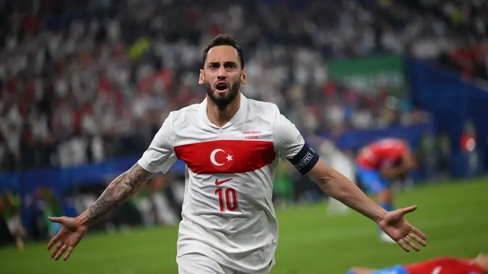 Hakan Çalhanoğlu, Fenerbahçe Yolunda! Ali Koç'tan Doğrudan Temas