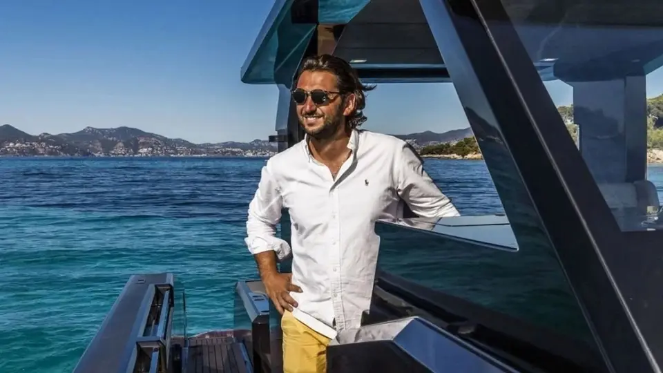 Bozcaada Yolculuğu Facia ile Sonuçlandı: İş İnsanı Halit Yukay'ın Teknesi Parçalanmış Halde Bulundu