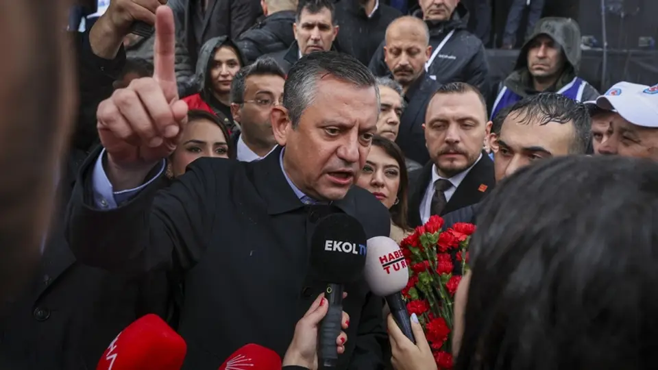 Özgür Özel'den Gürsel Tekin'e Sert Sözler!