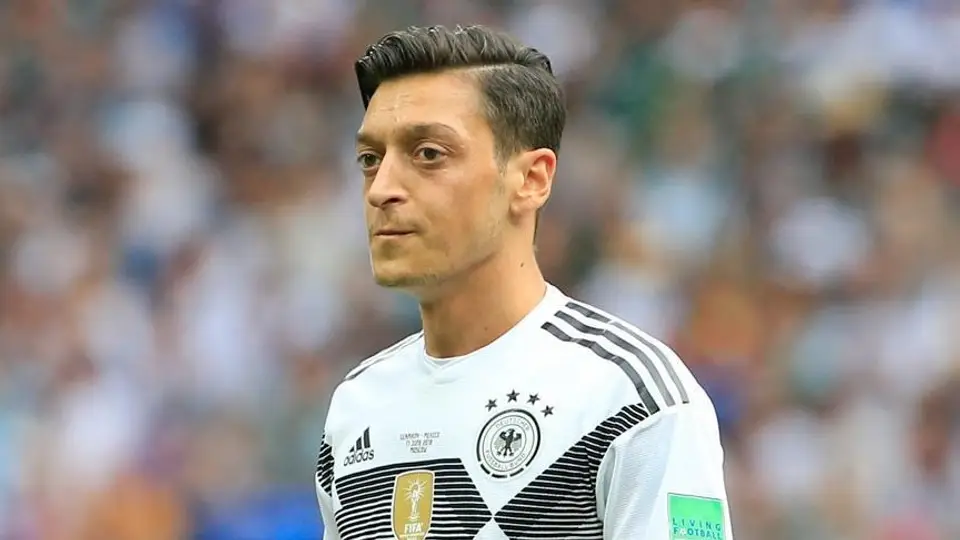 Mesut Özil'den Şampiyonluk Kehaneti: Dualarım Fenerbahçe ile