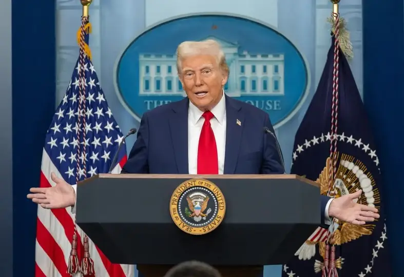 Trump'tan Kritik "İran" Kararı: Enerji Tesislerine Saldırı Planı Ertelendi