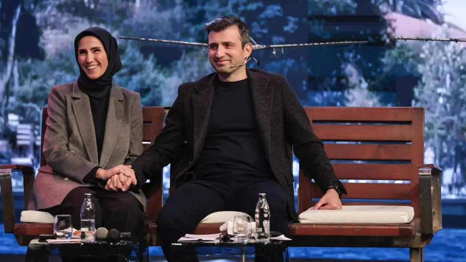 Bayraktar Çifti 3'üncü Çocuklarını Kucağına Aldı