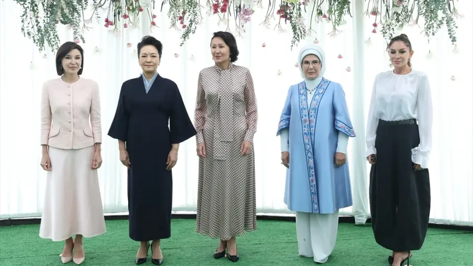 Emine Erdoğan Kırgızistan'da Lider Eşleriyle Buluştu