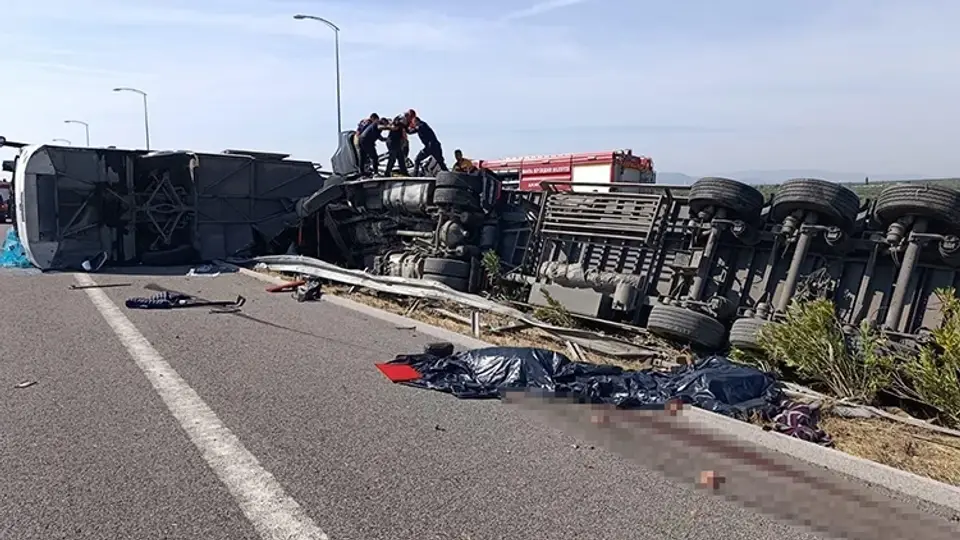 Manisa'da TIR ve Otobüs Çarpıştı: 11 Ölü, 27 Yaralı