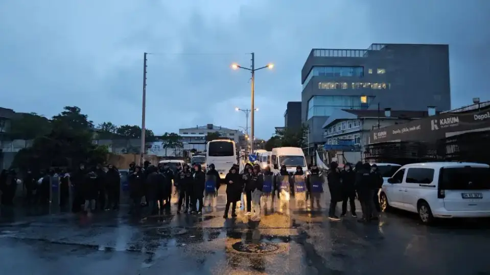 Halk TV Binasına Polis Baskını! MASAK Ekipleri Arama Yapıyor