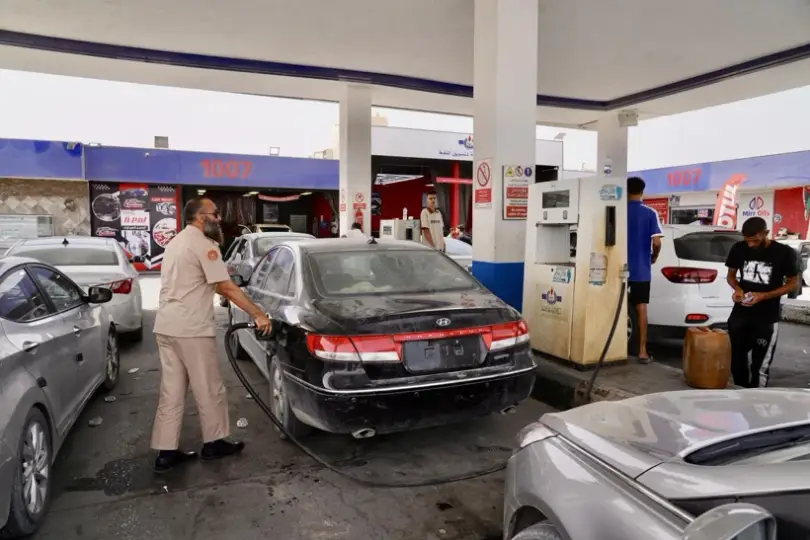 Petrol zengini ülkede benzin krizi! Kuyruklar 10 gündür erimiyor - Resim: 4