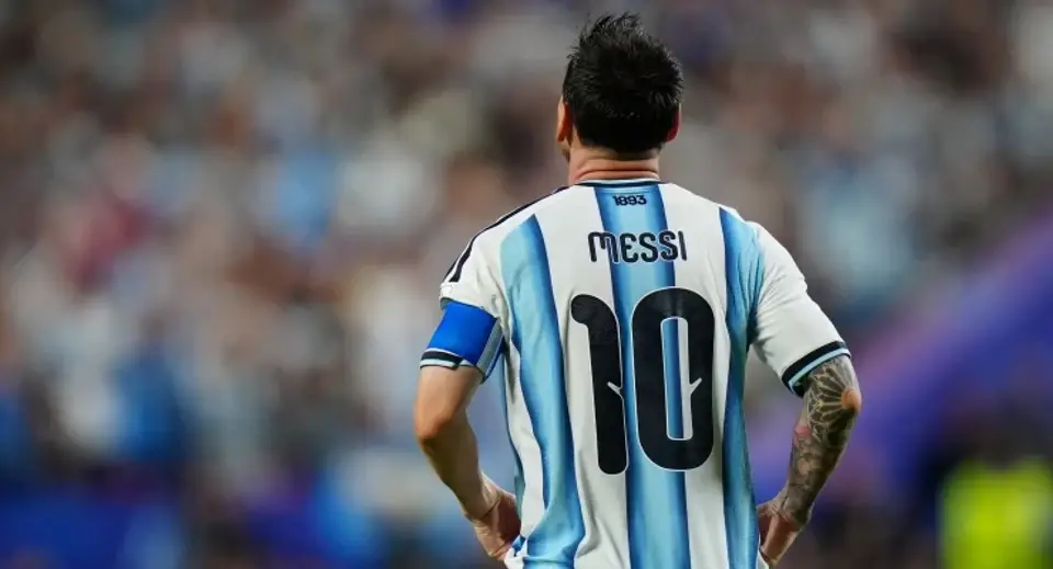 Soccer player in an Argentina national team jersey with number 10, viewed from behind.