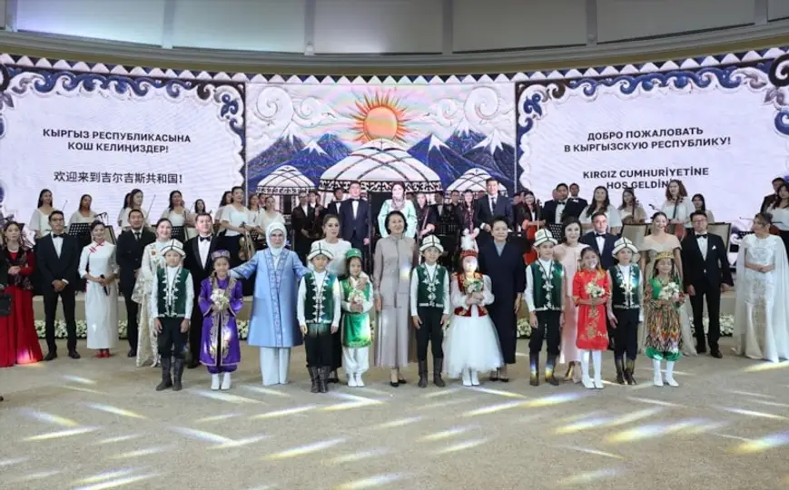 AİLE FOTOĞRAFI ÇEKTİLER