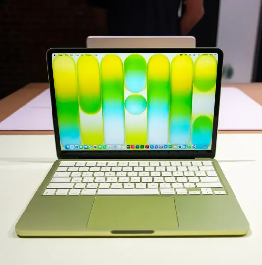 Yeni MacBook Neo