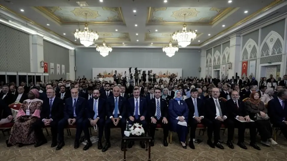 İSLAMOFOBİ KARŞISINDA SÜREKLİ İLETİŞİM VURGUSU