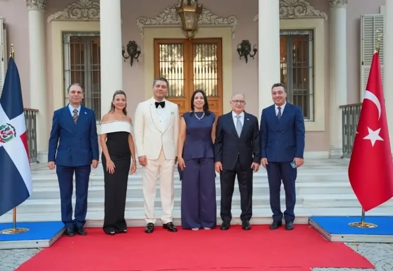 İzmirde Dominik Cumhuriyetinin Fahri Konsolosluğu açıldı