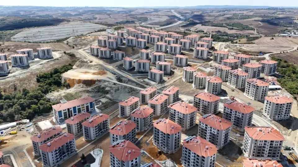 "YEŞİL ALANLAR, CAMİLER, OKUL GİBİ SOSYAL ALANLAR MEVCUT"