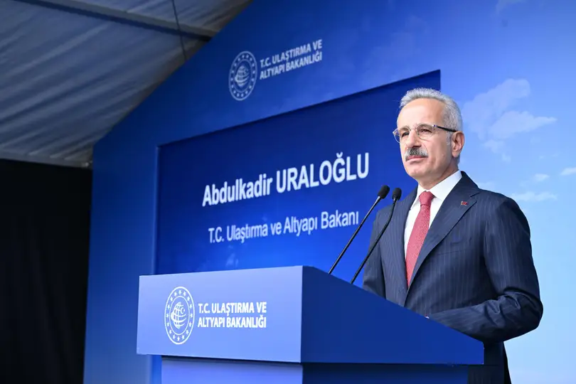 İstanbul Havalimanı’nın ilk doğu-batı yönlü pisti, Cumhurbaşkanı Erdoğan’ın katılacağı törenle açılacak. Yeni pistle tak